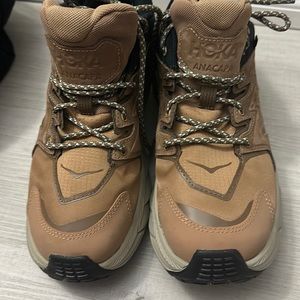 HOKA woman sneakers, size 9 . Like new just wear one time.